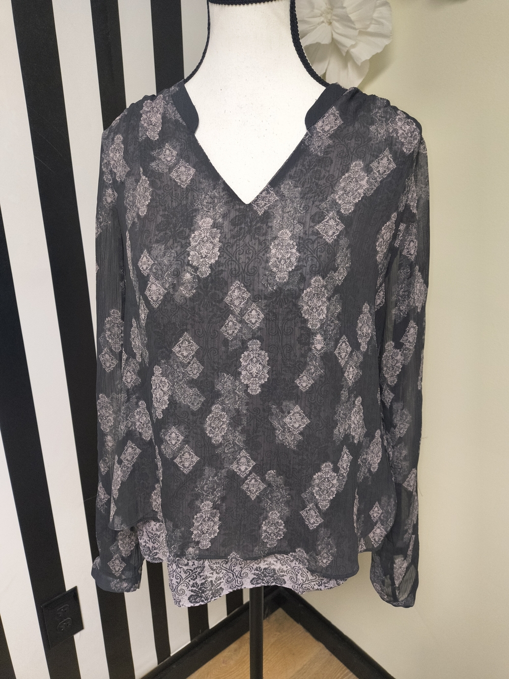 Maurices Black and Gray Floral-Print V-Neck Long Sleeve Blouse - Picture 2 of 3